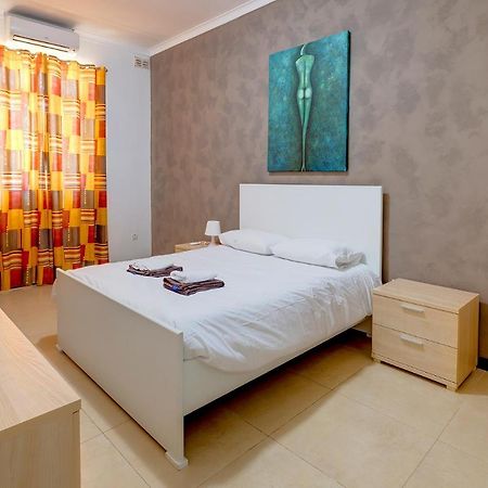 Modern 2 Bedroom Maisonette In Central Sliema Bagian luar foto