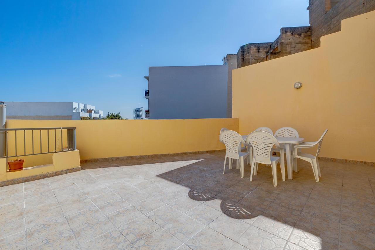 Modern 2 Bedroom Maisonette In Central Sliema Bagian luar foto