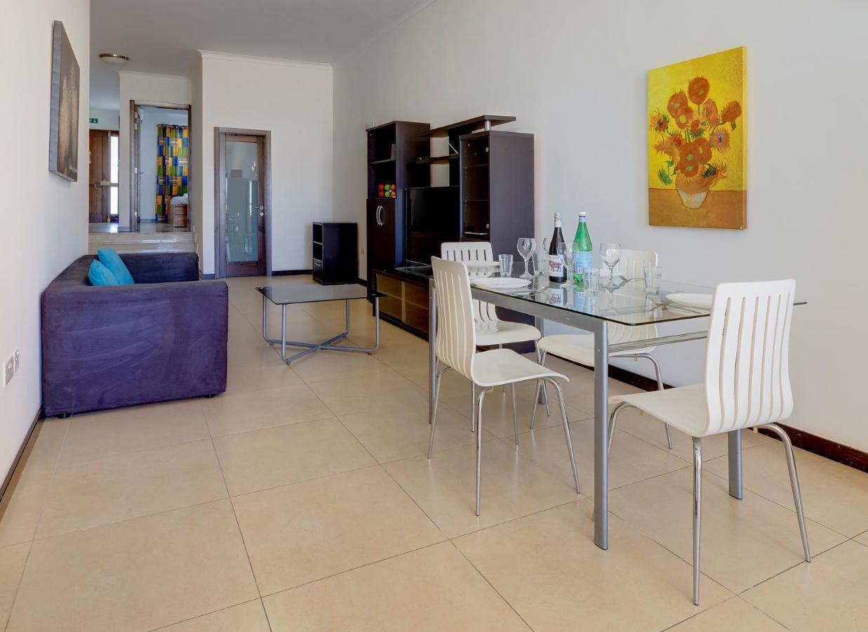 Modern 2 Bedroom Maisonette In Central Sliema Bagian luar foto