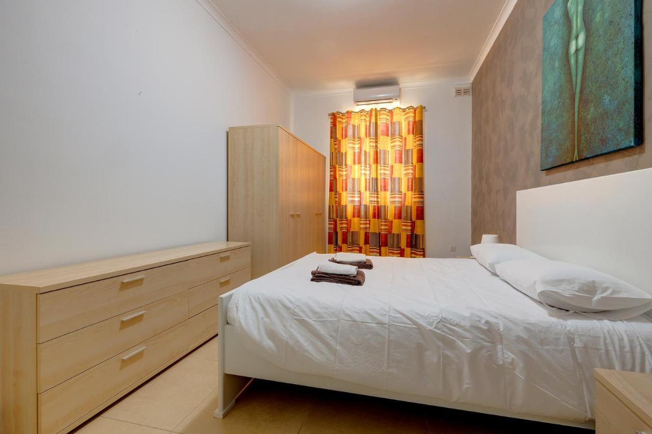 Modern 2 Bedroom Maisonette In Central Sliema Bagian luar foto