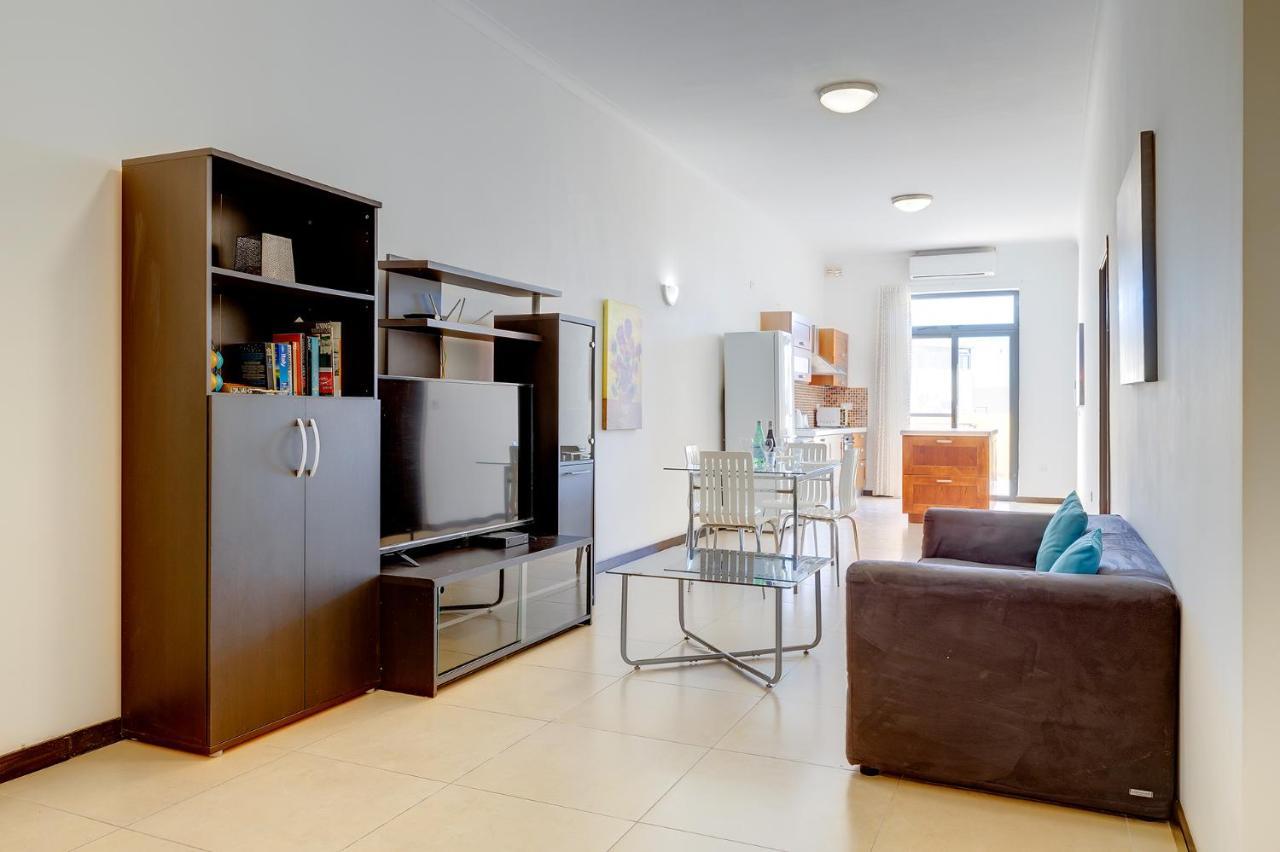 Modern 2 Bedroom Maisonette In Central Sliema Bagian luar foto