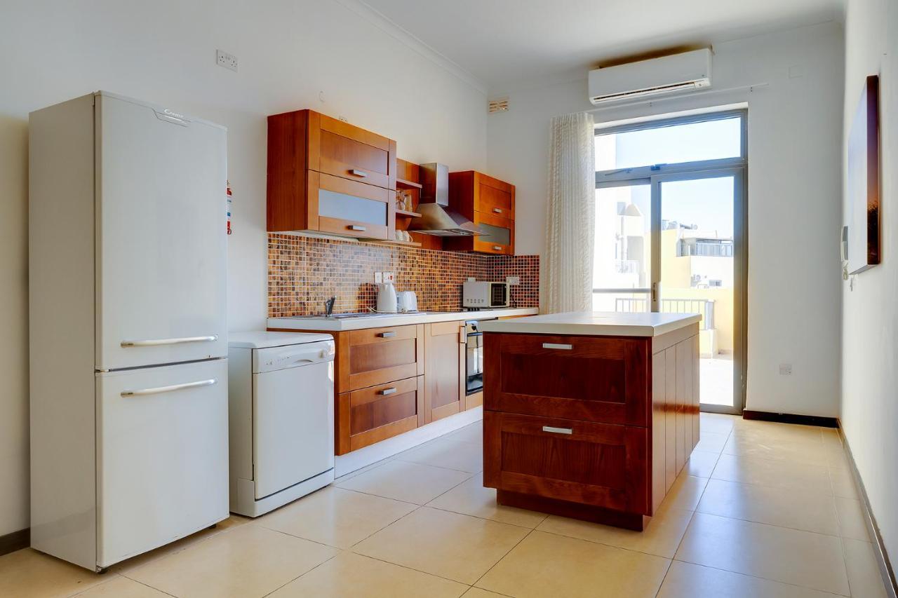 Modern 2 Bedroom Maisonette In Central Sliema Bagian luar foto