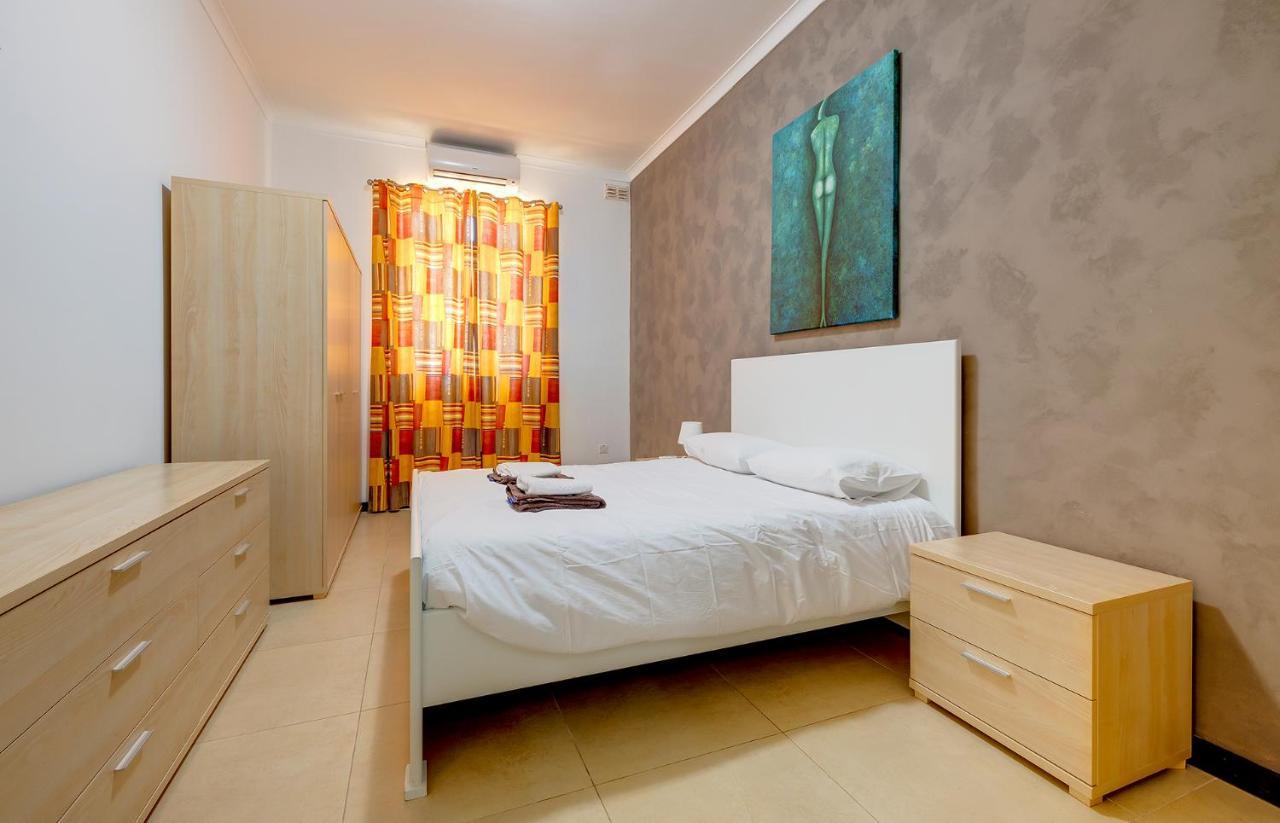 Modern 2 Bedroom Maisonette In Central Sliema Bagian luar foto