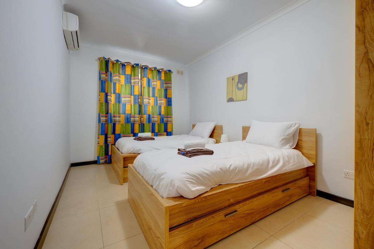 Modern 2 Bedroom Maisonette In Central Sliema Bagian luar foto