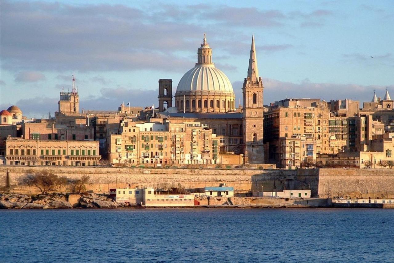 Modern 2 Bedroom Maisonette In Central Sliema Bagian luar foto